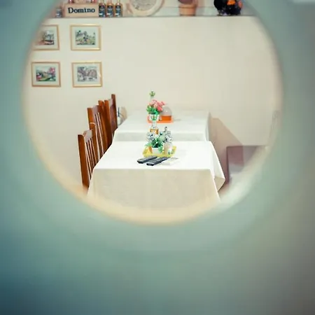 Domino Hotel *